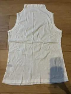 ホワイト ノースリーブ トップス
