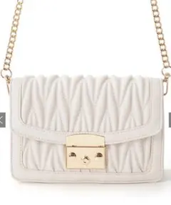 GRL ウェーブキルティングスクエアショルダーバッグ　オフホワイト