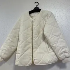 COCOMOMO ホワイトキルティングジャケットショート丈。