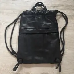 美品 ZARA フェイクレザーブラック巾着型バックパック　ナップサックのサムネイル