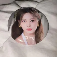 2026年最新】twiceツウィ缶バッジの人気アイテム - メルカリ