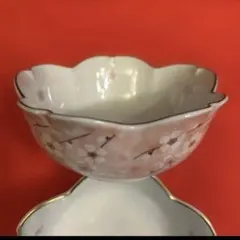 セール中‼️桜模様小鉢　金彩加工　3客セット 桜デザイン 花形ボウルセット