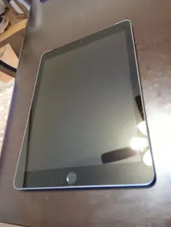 (中古) iPad 第6世代 32GB 本体　バッテリー難有りのサムネイル
