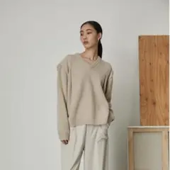 Back volume v-neck knit topsのサムネイル