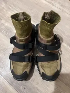 HYKE×adidas ハイカットスニーカー