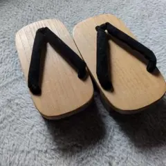 伝統的な木製下駄