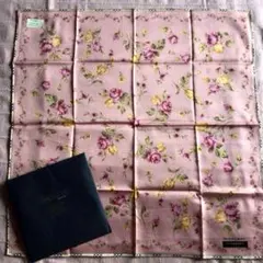 BURBERRY ハンカチ ピンク 花柄 チェック柄　新品　ケース付きのサムネイル