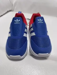 adidas キッズシューズ スリッポン 青赤