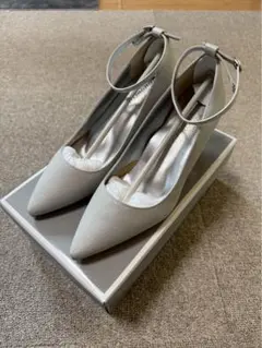 新品シルバー グリッター ポインテッドトゥ ハイヒール