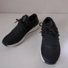 Under Armour レディース スニーカー ブラックのサムネイル