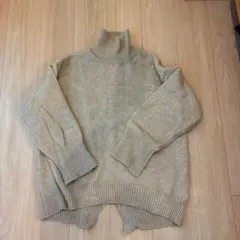 ベージュ タートルネック セーター レディース