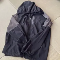 黒いフード付きジャンパー　150