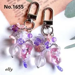 1655.天然石　ローズクォーツ　和柄　じゃれ猫　レジン　キーホルダー