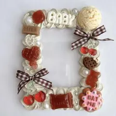 【No.607】ホイップデコケース B8 トレカケースデコ アイボリー チョコ