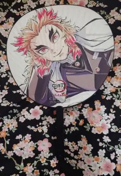 鬼滅の刃 コミケ 寝そべり イラスト 煉獄杏寿郎 缶バッジ　チェキ風ブロマイド コミケ104】寝そべり煉獄杏寿郎を連れて帰ってきて寝そべって