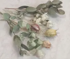 ミニサイズのドライフラワー　小箱No.２４１可愛いお花アンティークセット　茎つき