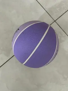 紫色のドッジボール バスケットボールデザイン