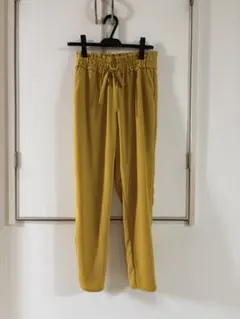 ザラ　ZARA テーパードパンツのサムネイル