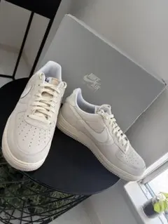NIKE AIR FORCE 1 スニーカーのサムネイル