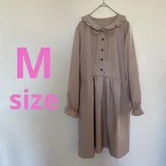 ベージュ フリル襟 ワンピース 春秋服コーデ◎