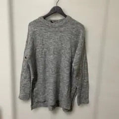 レディース　グレーの長袖ニットセーター　Mサイズ