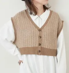 NICE CLAUP　ニット ベスト ショート丈のサムネイル