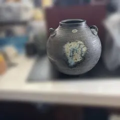 使用回数少なめの美品 信楽焼 窯印あり 花瓶 花器 捻り耳 レトロ花瓶