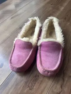 UGG ピンク スエード モカシン - メルカリ