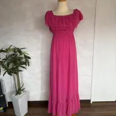フリル付きピンクロングワンピース