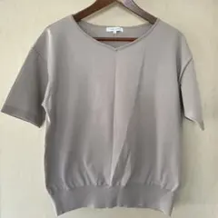 【匿名配送】GLOBAL WORK ベージュ Vネック 半袖ニット M
