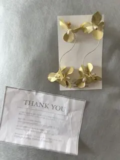 Bride me 金色花モチーフピアス