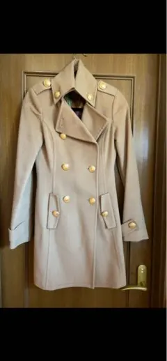ベージュ ダブルブレストコート