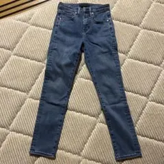 ユニクロ　スリムストレートスキニー　23