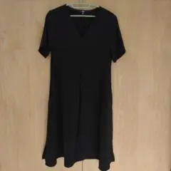 UNIQLO ブラック Vネック ワンピース M