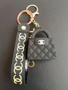 CHANEL キーホルダー型ミニバッグ