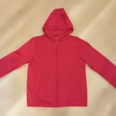 UNIQLO UVカット赤いフード付きジップアップパーカー 150 長袖