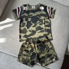 BAPEKIDS 迷彩柄シャークデザインTシャツ＆ショートパンツセット正規品