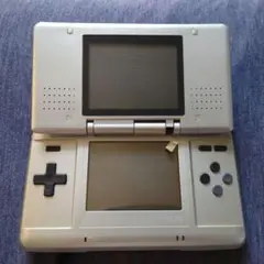 ジャンク品 ニンテンドーDS シルバー 本体 ケース割れ