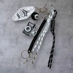 カメラ　じゃらじゃらキーホルダー　ビリヤード　モノトーン　バッグチャーム　韓国