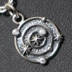 宇宙の輝きを刻んだトップ 神秘を象徴する特別なアクセサリー シルバー925