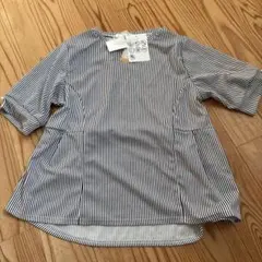 ストライプ ジョーゼットタック使いブラウス 未使用品のサムネイル