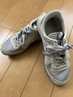 ナイキ　スニーカー 24.5