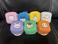 ちいかわ カラビナつき 刺繍スクエアミニポーチ