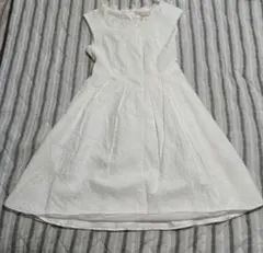 刺繍入りホワイトノースリーブワンピース