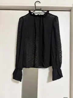 《Noela》ブラックドットシースルーブラウス