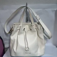COLE HAAN（コールハーン）のレザーバケットショルダーバッグホワイト