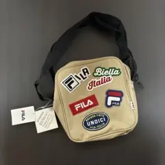 FILA ワッペンスクエア ショルダーバッグ ベージュ　斜めがけ