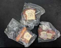 【新品未使用】パンどろぼう ぺたんこマスコット キーホルダー 3種　カプセルトイ