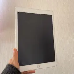 バッテリー94%！ Apple iPad (第7世代) シルバー 32GB