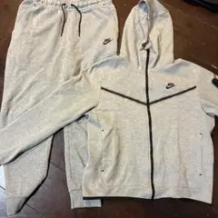 美品！NIKEテックフリースグレーセットアップ 早い者勝ち